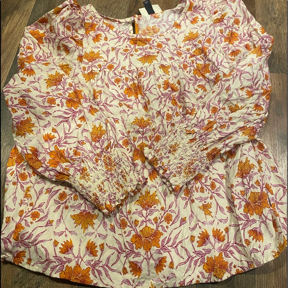 Universal Thread. Adorable orange, purple and cream top